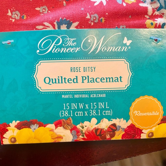 THE PIONEER WOMEN SQUARE QUILTED PLACEMAT ROSE DITSY SET OF 4 NWT - Picture 3 of 7
